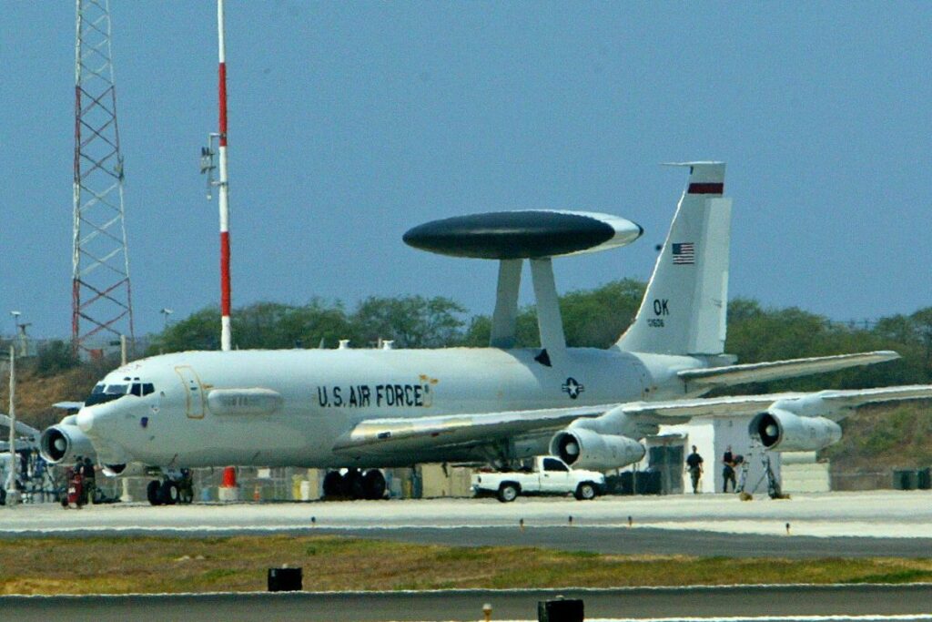 ¿Bases militares extranjeras en Ecuador? Riesgos y oportunidades 