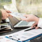 Ivonne Núñez informa que empresas privadas se suman al pago anticipado del décimo tercer sueldo en Ecuador