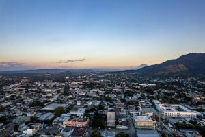 El mercado inmobiliario en El Salvador creció 24,45% en 2025