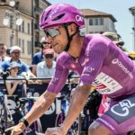 Jhonatan Narváez defiende la maglia ciclamino en la etapa 18 del Giro de Italia
