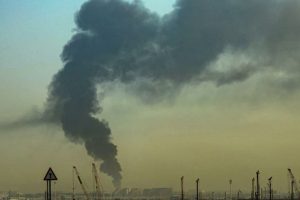 Emiratos Árabes Unidos intercepta ataques lanzados desde Irán