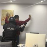 Detienen al alcalde Esmeraldas, Vicko Villacís, en operativo por presunto lavado de activos