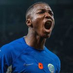 Xabi Alonso elogia a Moisés Caicedo y lo considera uno de los mejores mediocampistas del mundo