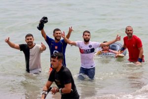 Se reactiva la entrada de miles personas desde Marruecos a Ceuta, España