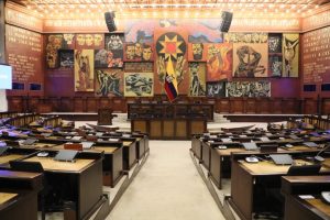 Asambleístas renuncian para buscar candidaturas en las elecciones seccionales