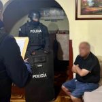 Cae banda que habría estafado con 30 000 dólares a adultos mayores en Quito y Alausí