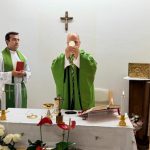 El papa León XIV oficia misa en el hospital tras una cirugía por cáncer de pulmón